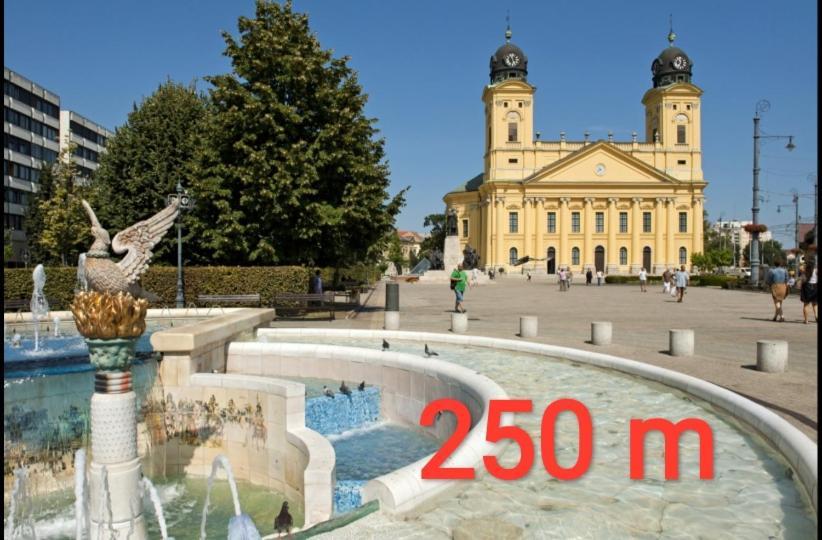 Апартаменты Kossuth Garden Дебрецен Экстерьер фото